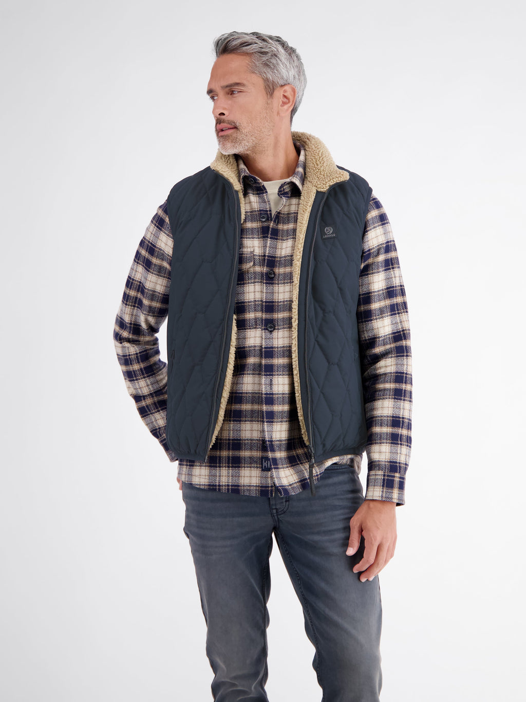 Lerros bodywarmer donkerblauw met ruitstiksels en teddykraag voor heren