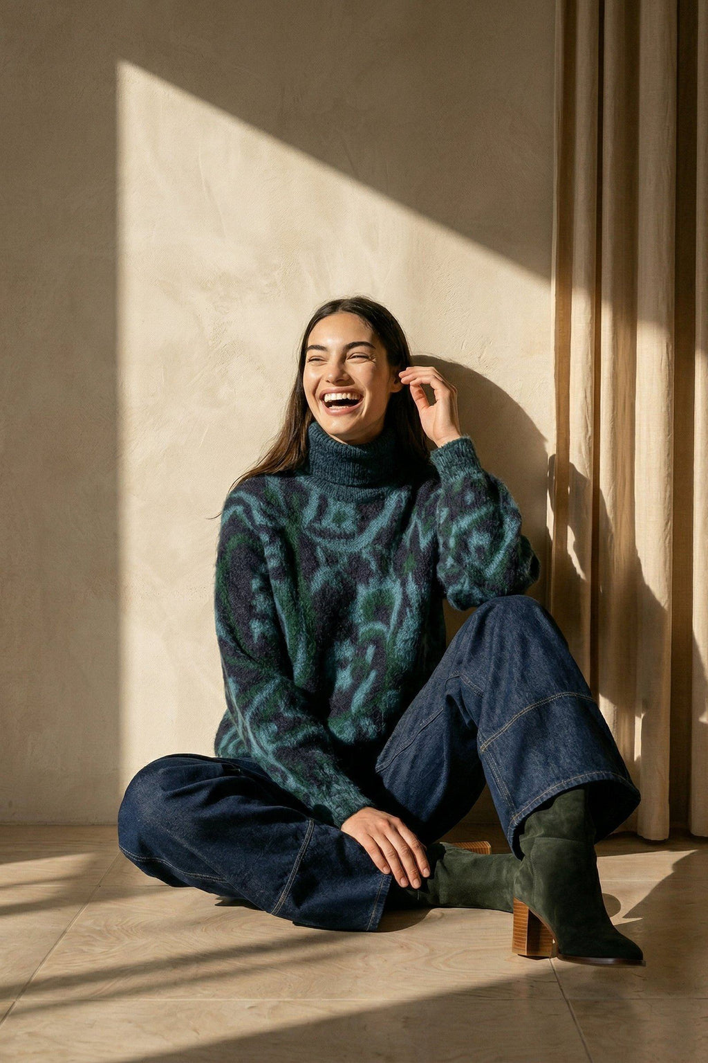 La Fée Maraboutée pull pétrole avec jacquard floral et col roulé pour femme