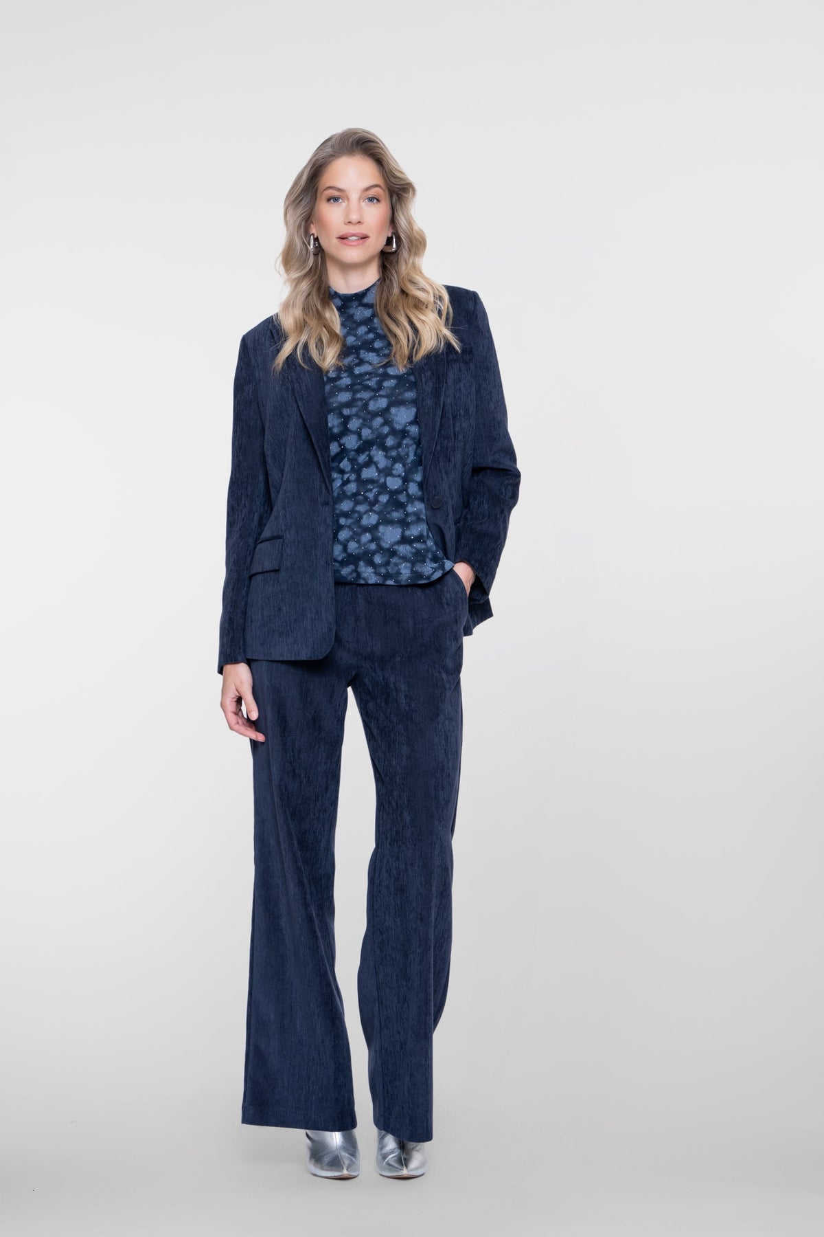 Geisha flared jeans als co-ord set in indigo