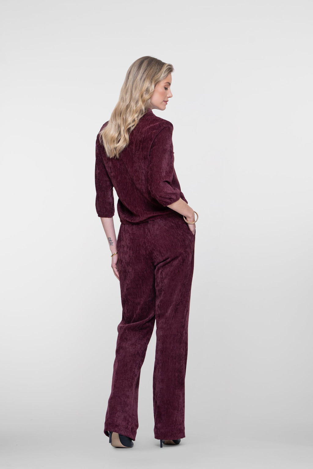 Geisha pantalon met velours uitstraling in burgundy