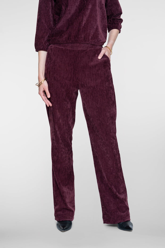 Geisha pantalon met velours uitstraling in burgundy
