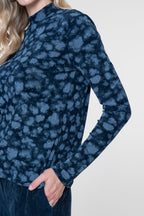Geisha top met dessin, rhinestones en turtle neck in dark blue/silver