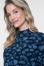 Geisha top met dessin, rhinestones en turtle neck in dark blue/silver