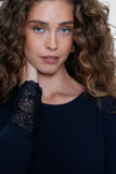 Geisha basic top met kanten manchetten in navy