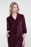 Geisha veloursachtige top met V-snit en 3/4 mouwen in burgundy
