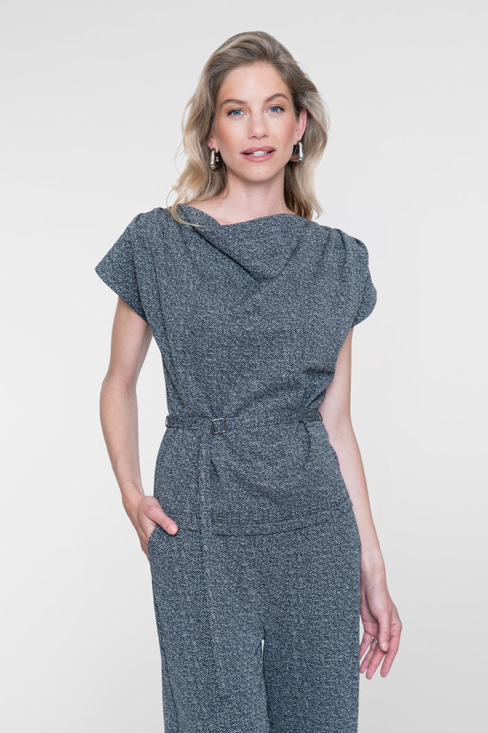 Geisha top met ceintuur en watervalhals in black/off white