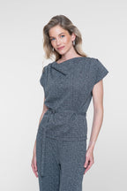 Geisha top met ceintuur en watervalhals in black/off white