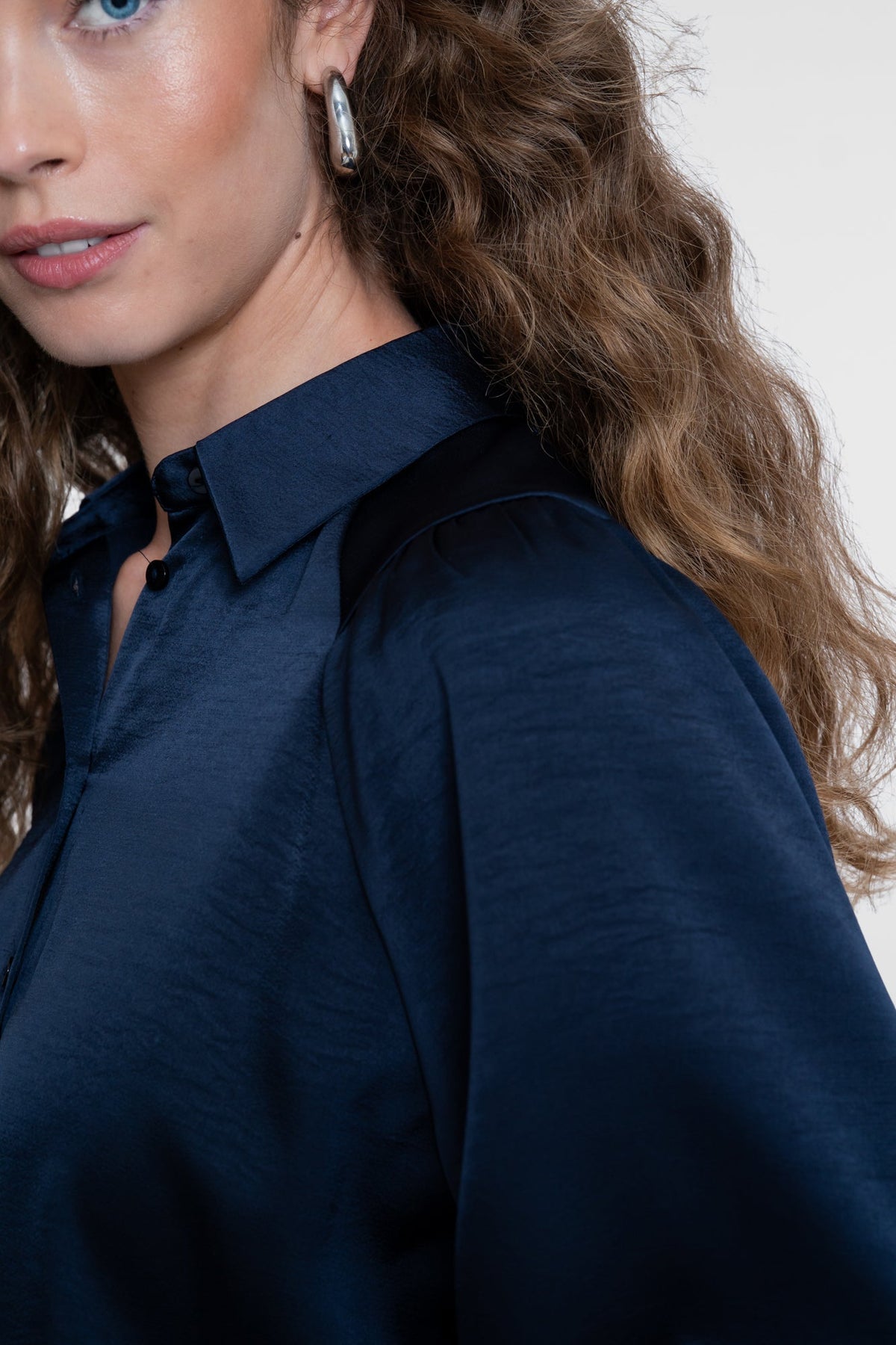 Geisha blouse met glanzende uitstraling in navy