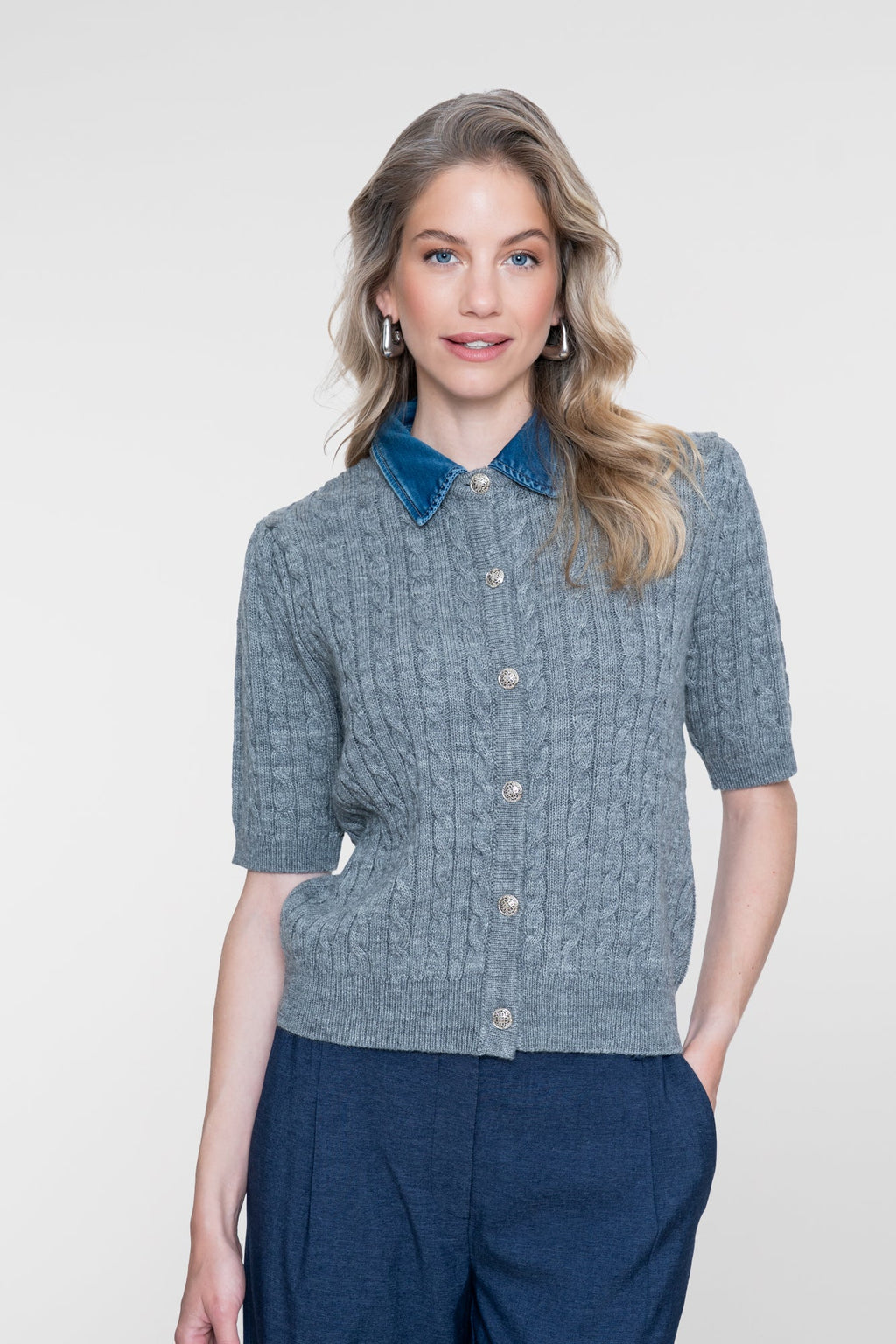 Geisha gebreid vest lichtgrijs denim 1