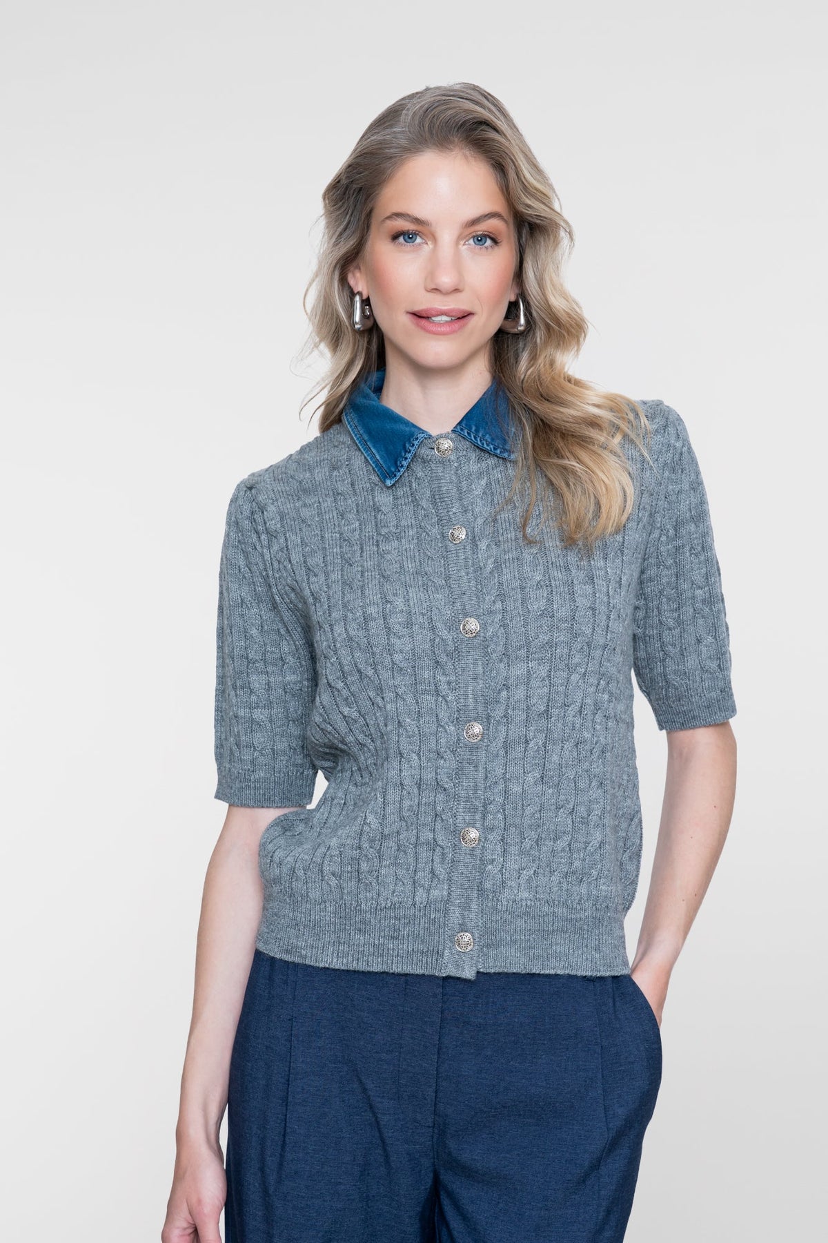 Geisha gebreid vest lichtgrijs denim 1