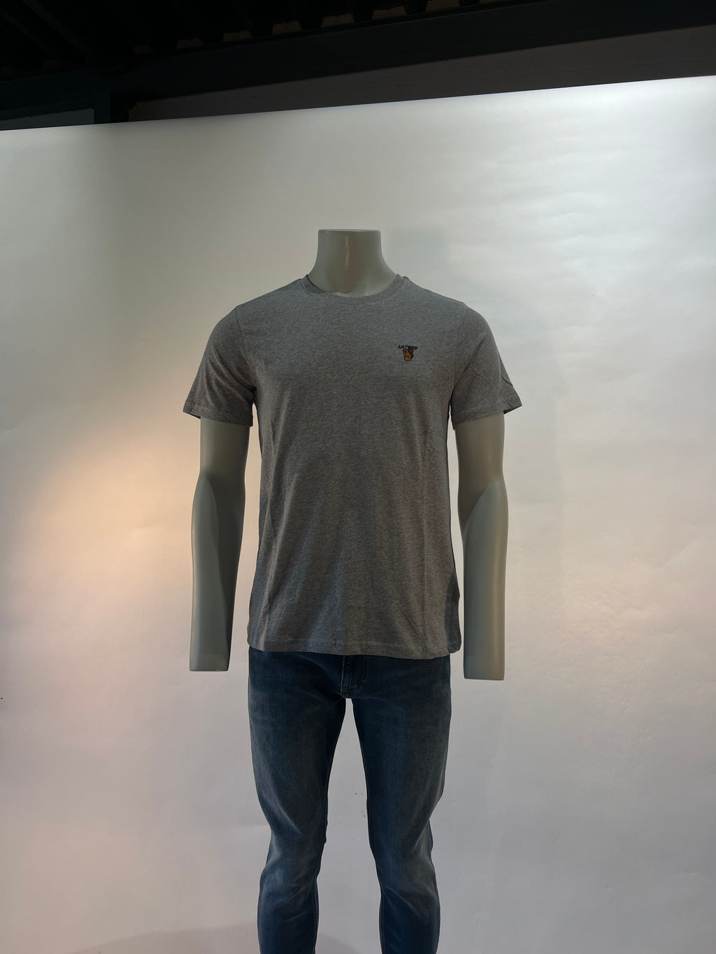 Antwrp T-shirt lichtgrijs met geborduurd logo en omgeslagen mouwen voor heren
