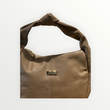 Beige lederen Baldinini handtas van Brands Only Webshop met een geknoopt handvat en goudkleurige details.
