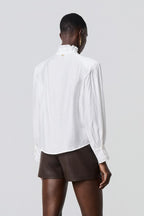 BSB blouse wit met ruches aan de opstaande kraag voor dames