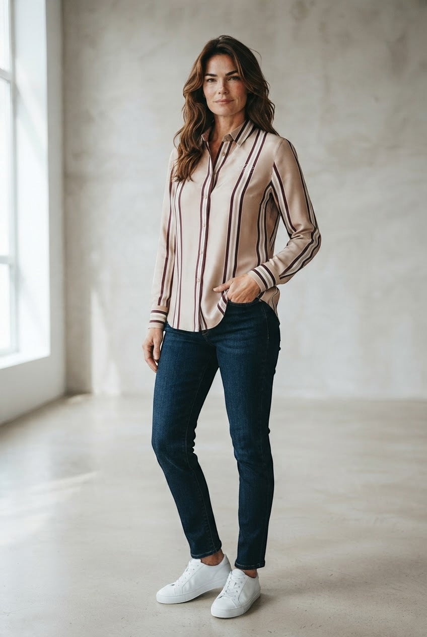 Marc Aurel blouse beige met verticale strepen en geborduurd logo voor dames
