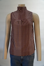 Nenette top bordeaux à col montant et imprimé graphique pour femme