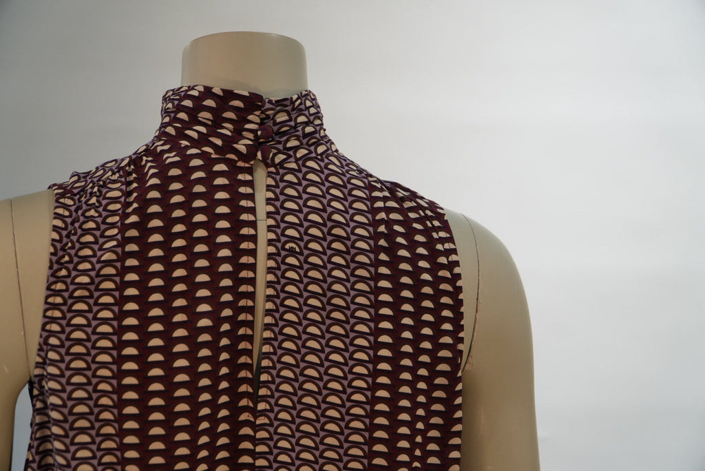 Nenette top bordeaux à col montant et imprimé graphique pour femme
