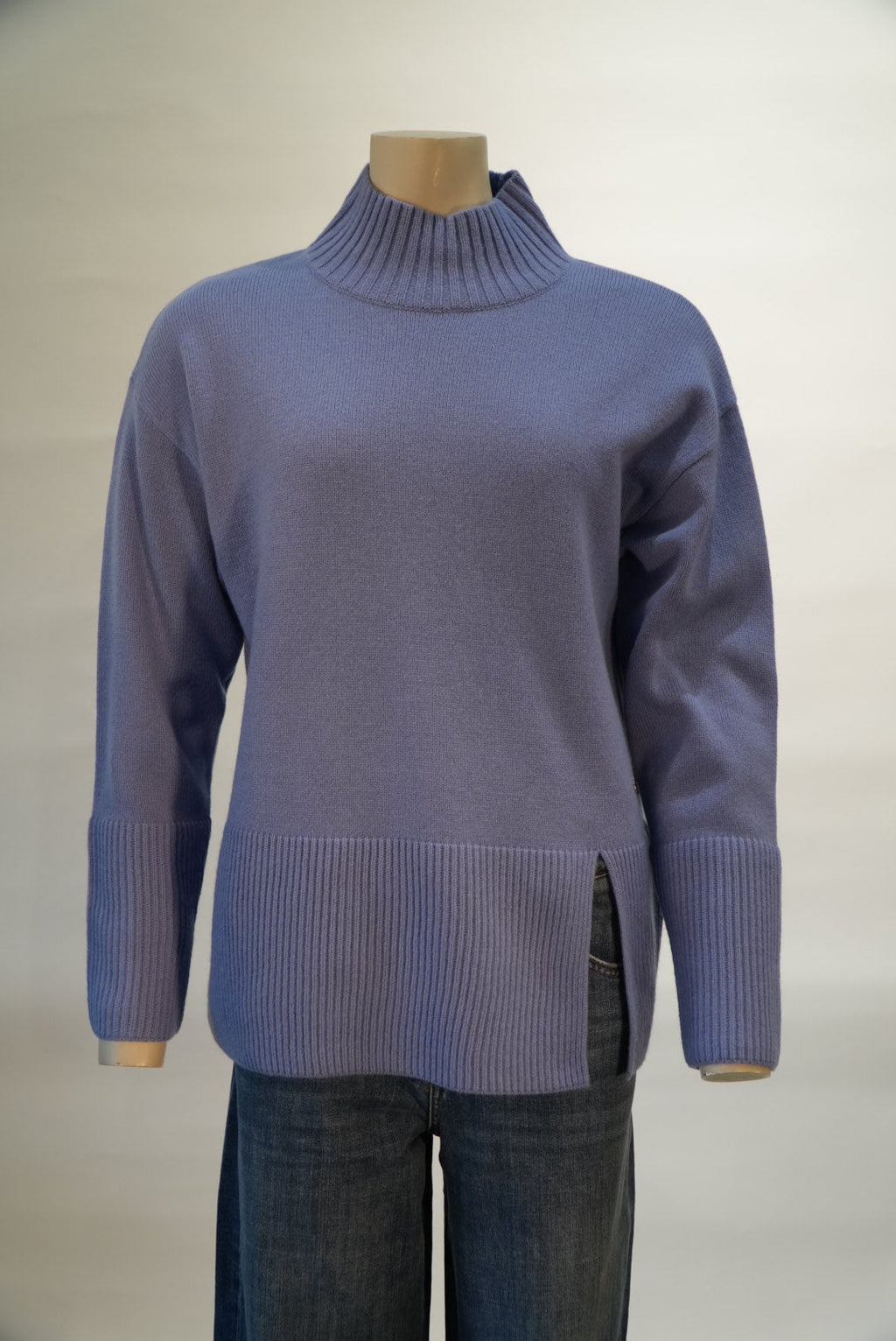 Xandres trui blauw met opstaande col en zijsplit voor dames