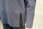 Xandres trui blauw met opstaande col en zijsplit voor dames