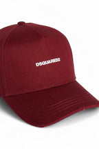 Dsquared2 pet rood met wit logo en distressed klep unisex