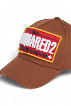 Dsquared2 pet bruin met Born in Canada-patch unisex