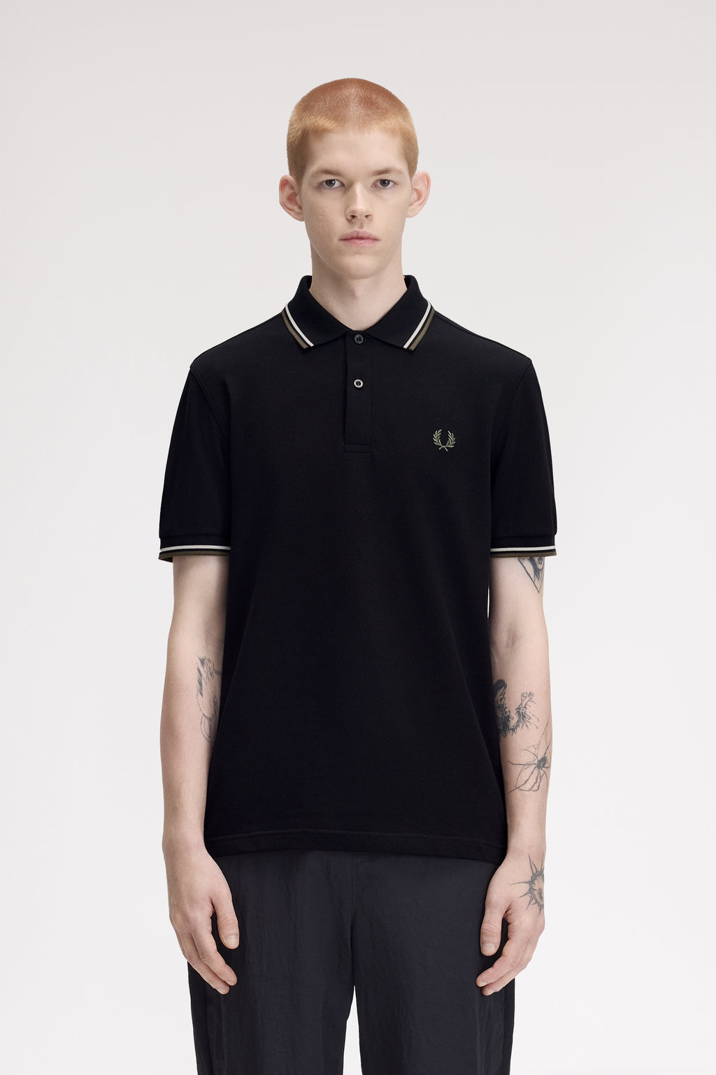 Fred Perry polo zwart met dubbele bies in ecru en olijf voor heren