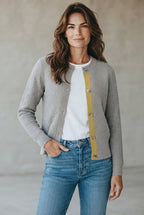 Baum und Pferdgarten cardigan grijs met reliëfbrei en gele knoopsluiting voor dames