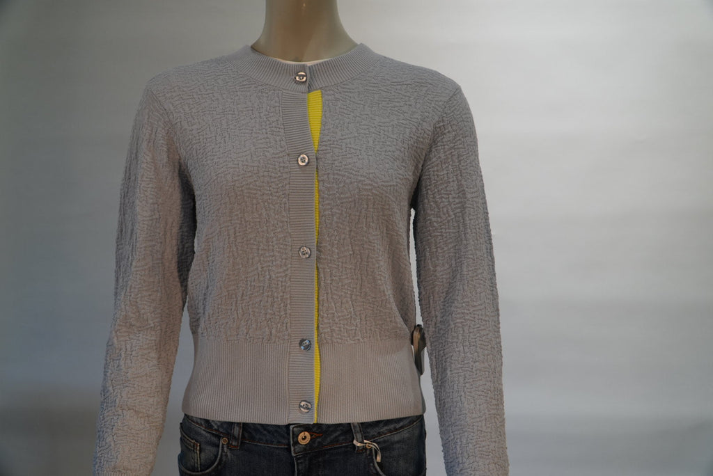 Baum und Pferdgarten cardigan grijs met reliëfbrei en gele knoopsluiting voor dames