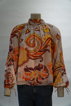 Herzen's Angelegenheit blouse beige met paisleyprint en ruchekraag voor dames