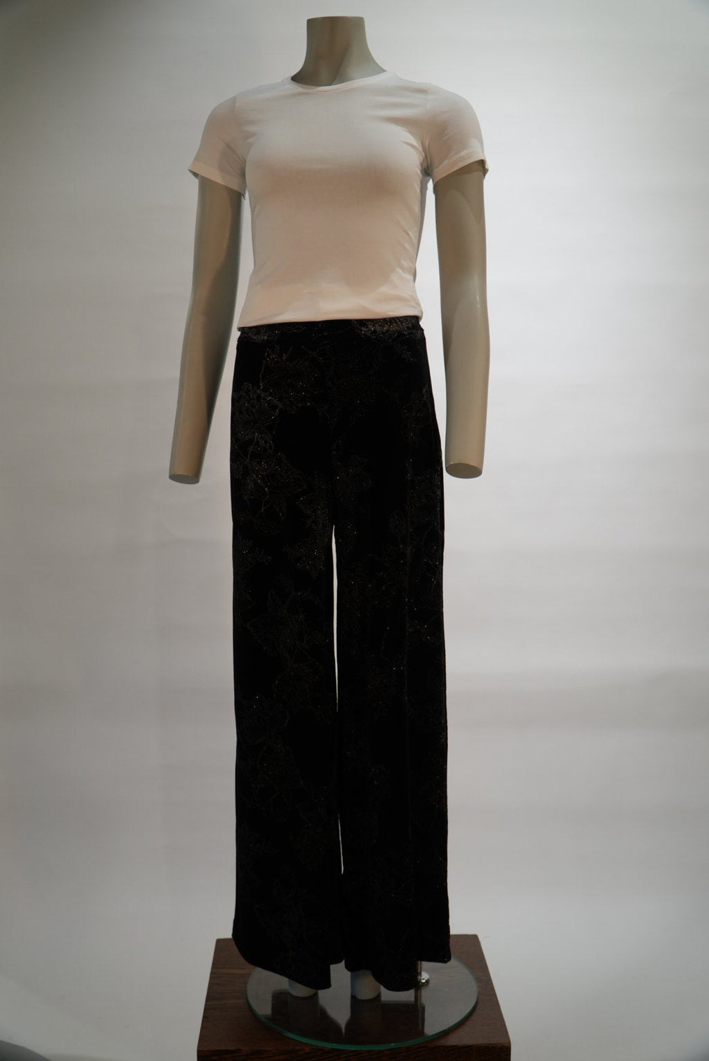 Rinascimento pantalon noir en velours à motif floral pour femme