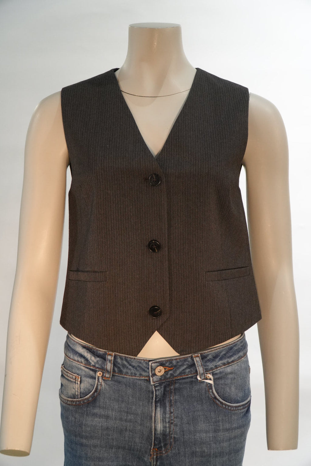 Grace & Mila gilet grijs met krijtstreep en V-hals voor dames